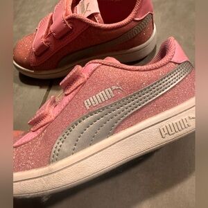 Puma girl’s sneakers in sparkling pink